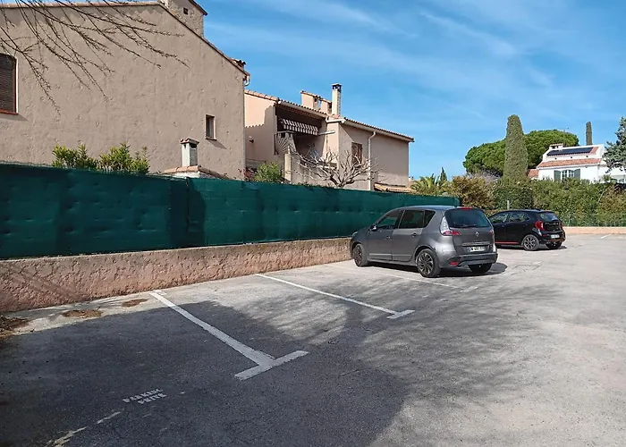 De La Les Lecques